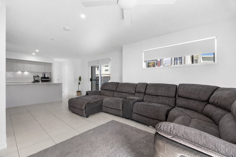Photo - 4 Clarence Way, Nirimba QLD 4551 - Image 5