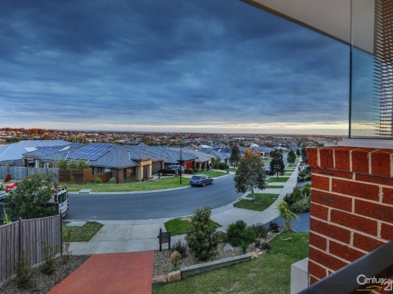 Photo - 4 Clarendon Street, Pakenham VIC 3810 - Image 2