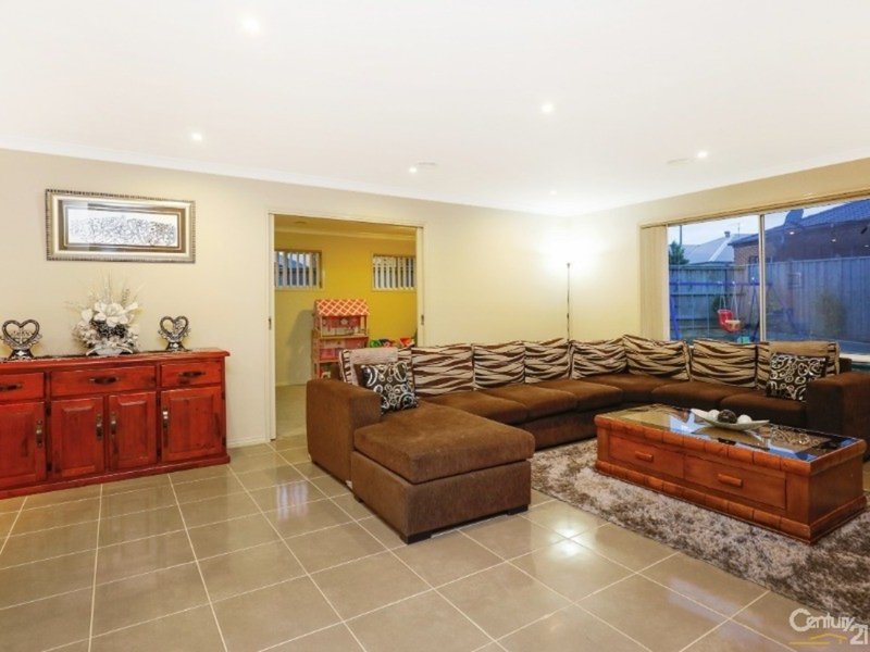 Photo - 4 Clarendon Street, Pakenham VIC 3810 - Image 7