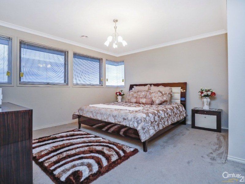 Photo - 4 Clarendon Street, Pakenham VIC 3810 - Image 10