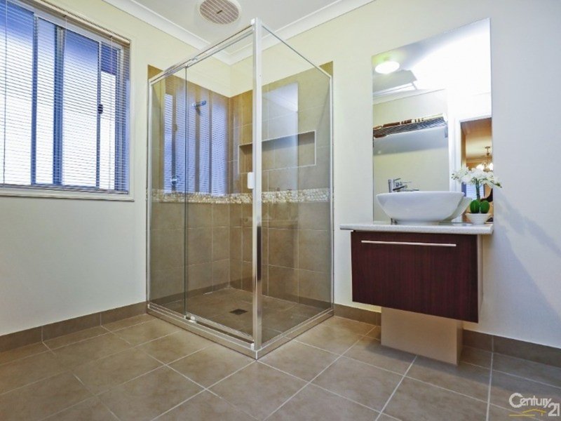 Photo - 4 Clarendon Street, Pakenham VIC 3810 - Image 11