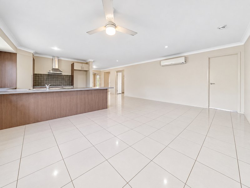 Photo - 4 Clearview Court, Eagleby QLD 4207 - Image 6