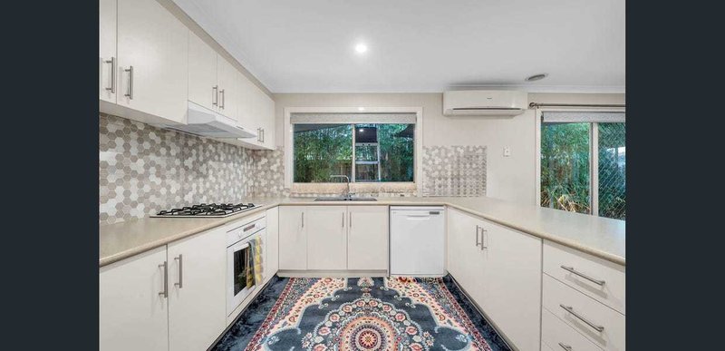 Photo - 4 Cleopatra Drive, Cranbourne VIC 3977 - Image 2