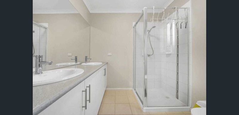 Photo - 4 Cleopatra Drive, Cranbourne VIC 3977 - Image 4