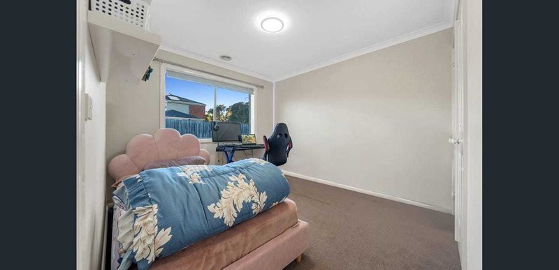 Photo - 4 Cleopatra Drive, Cranbourne VIC 3977 - Image 5