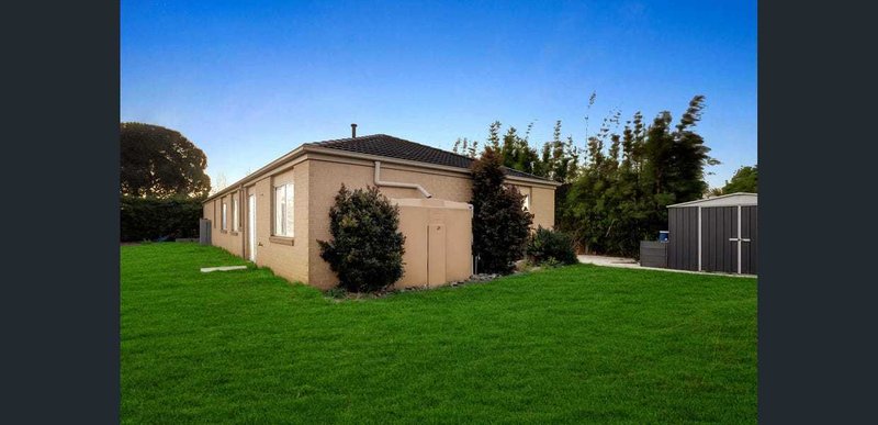 Photo - 4 Cleopatra Drive, Cranbourne VIC 3977 - Image 7