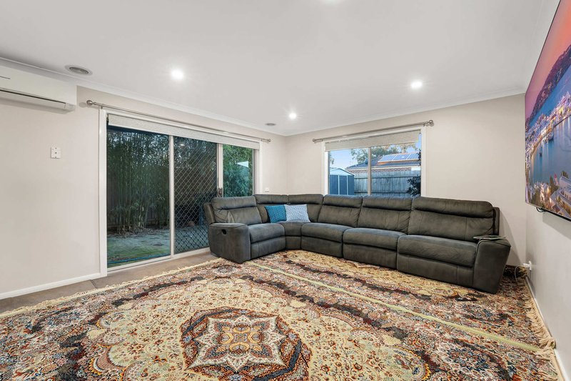 Photo - 4 Cleopatra Drive, Cranbourne VIC 3977 - Image 10