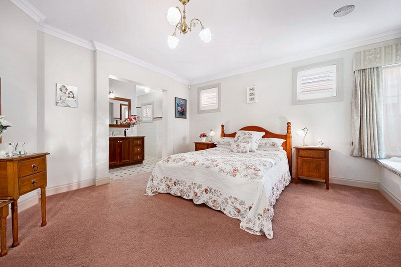 Photo - 4 Clivejay Street, Glen Waverley VIC 3150 - Image 10