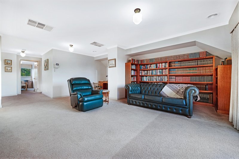 Photo - 4 Clivejay Street, Glen Waverley VIC 3150 - Image 13