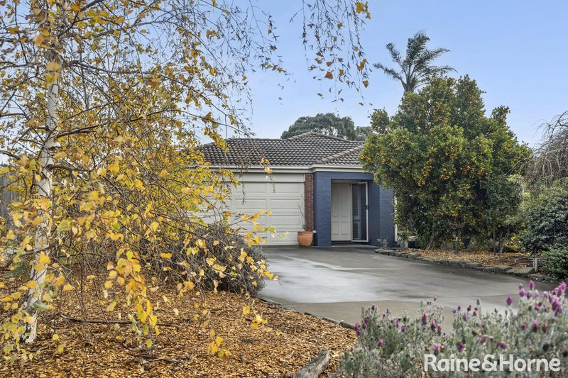 Photo - 4 Clover Court, Romsey VIC 3434 - Image 1