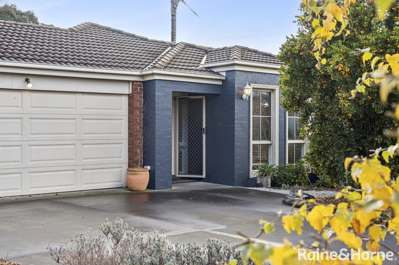 Photo - 4 Clover Court, Romsey VIC 3434 - Image 2