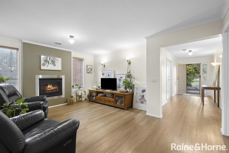 Photo - 4 Clover Court, Romsey VIC 3434 - Image 3