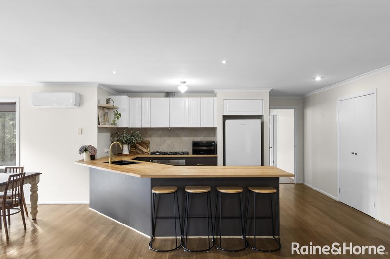 Photo - 4 Clover Court, Romsey VIC 3434 - Image 6