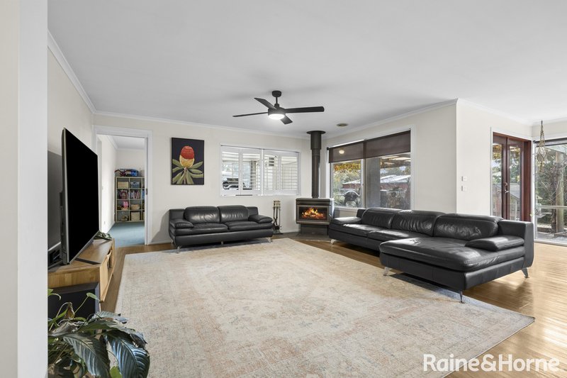 Photo - 4 Clover Court, Romsey VIC 3434 - Image 7