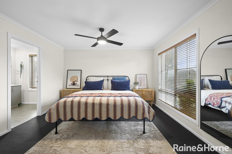 Photo - 4 Clover Court, Romsey VIC 3434 - Image 8