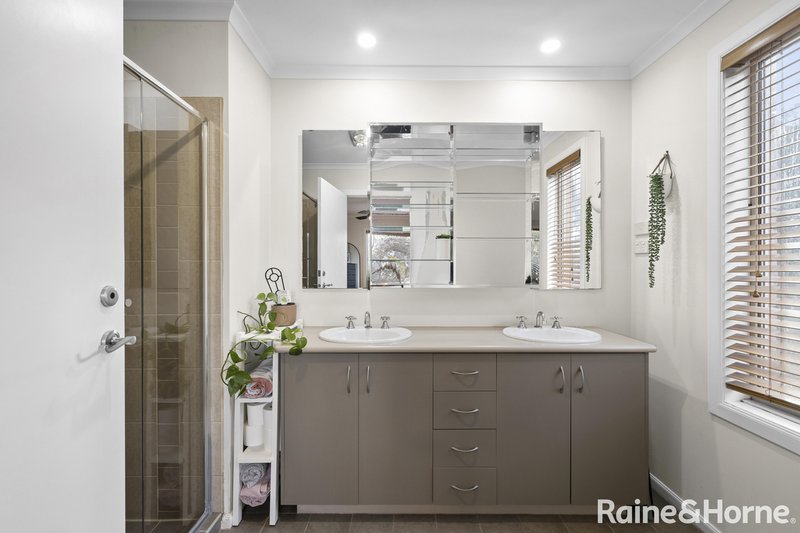 Photo - 4 Clover Court, Romsey VIC 3434 - Image 9