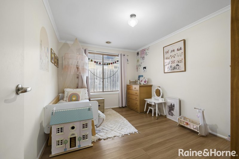 Photo - 4 Clover Court, Romsey VIC 3434 - Image 13