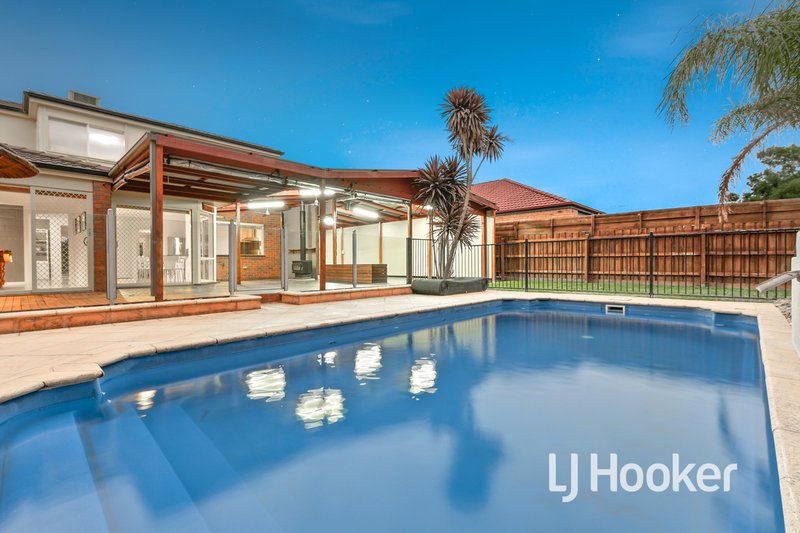 Photo - 4 Cloverlea Grove, Narre Warren South VIC 3805 - Image 2