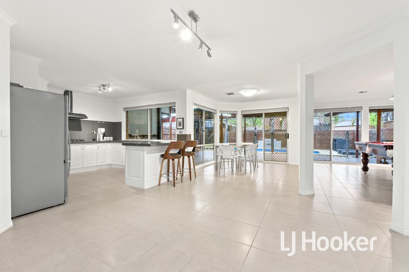 Photo - 4 Cloverlea Grove, Narre Warren South VIC 3805 - Image 3