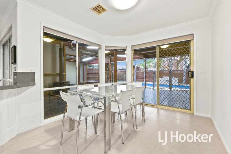 Photo - 4 Cloverlea Grove, Narre Warren South VIC 3805 - Image 5