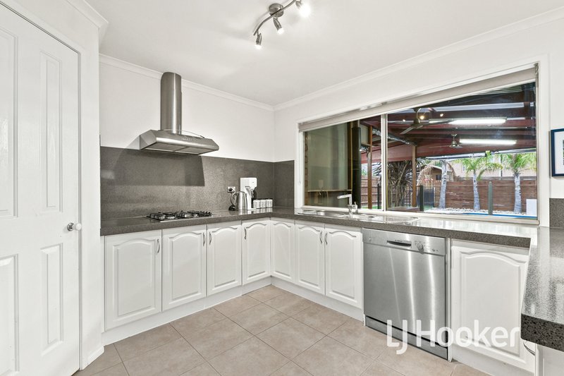 Photo - 4 Cloverlea Grove, Narre Warren South VIC 3805 - Image 6