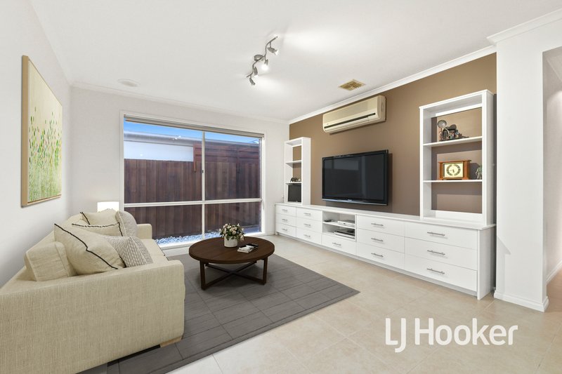 Photo - 4 Cloverlea Grove, Narre Warren South VIC 3805 - Image 7