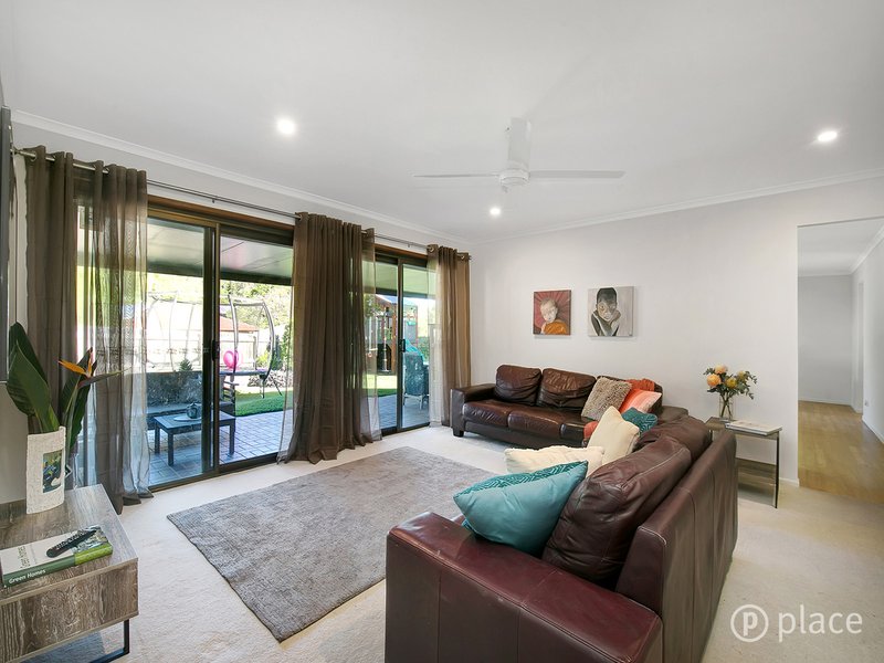 Photo - 4 Codford Place, Chapel Hill QLD 4069 - Image 2