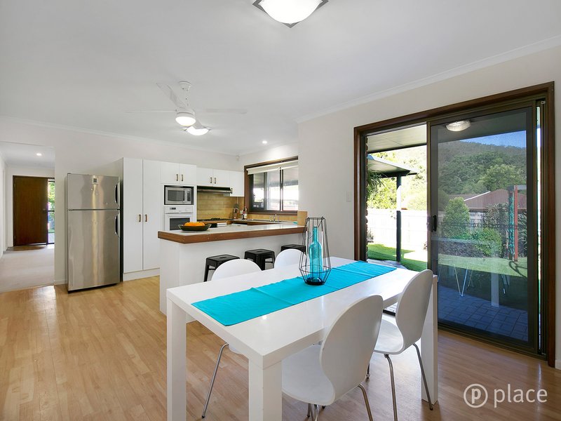 Photo - 4 Codford Place, Chapel Hill QLD 4069 - Image 4