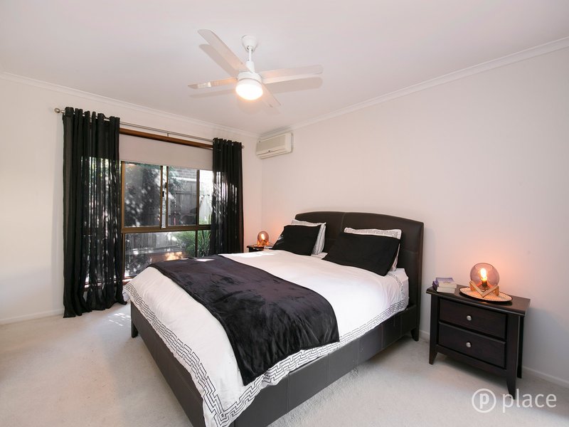 Photo - 4 Codford Place, Chapel Hill QLD 4069 - Image 10