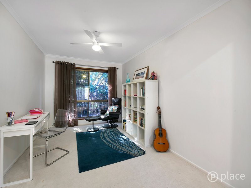 Photo - 4 Codford Place, Chapel Hill QLD 4069 - Image 12