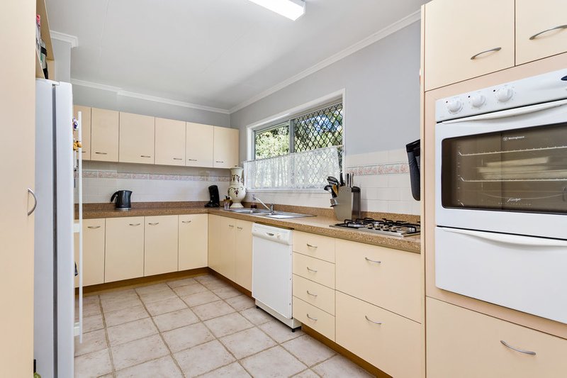 Photo - 4 Coles Street, Arana Hills QLD 4054 - Image 3