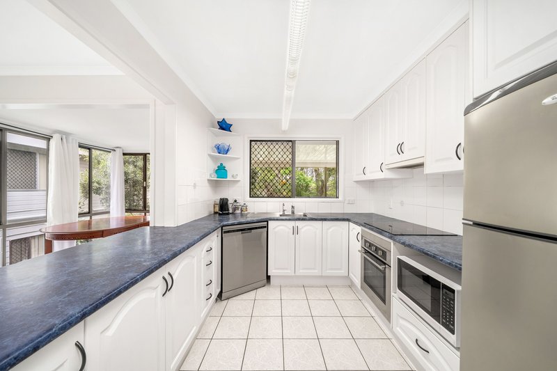 Photo - 4 College Road, Clontarf QLD 4019 - Image 3