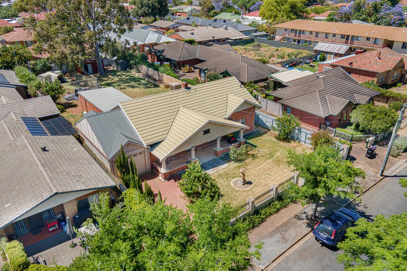 Photo - 4 Collingrove Avenue, Broadview SA 5083 - Image 3