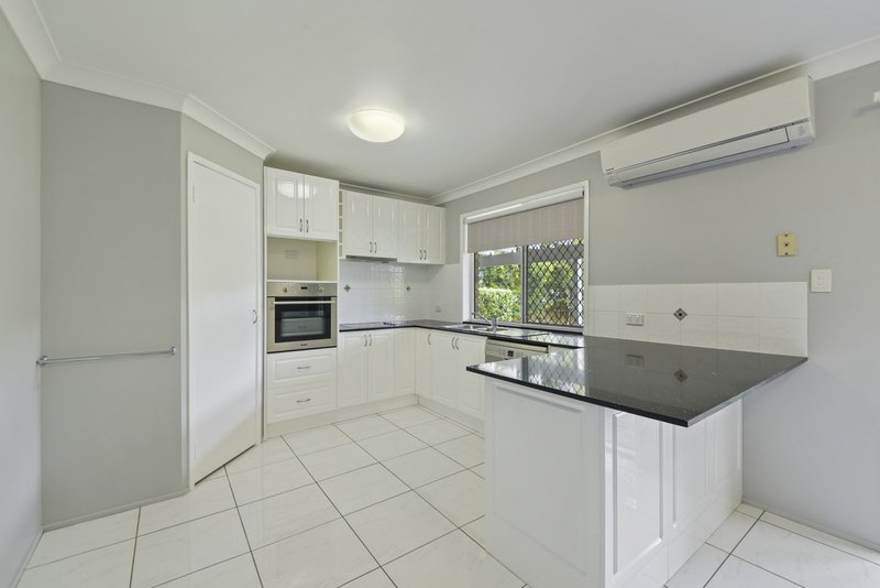 Photo - 4 Colvillea Close, Carseldine QLD 4034 - Image 5