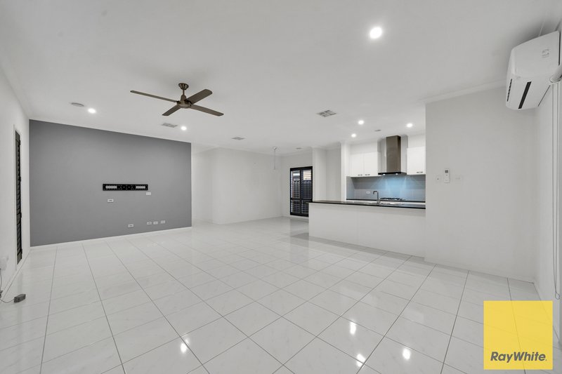 Photo - 4 Compton Street, Truganina VIC 3029 - Image 8