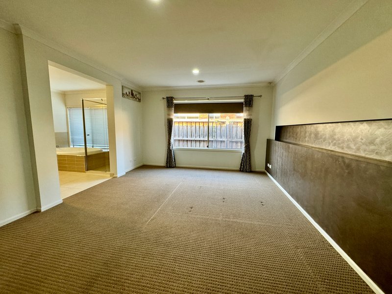 Photo - 4 Condina Place, Point Cook VIC 3030 - Image 16