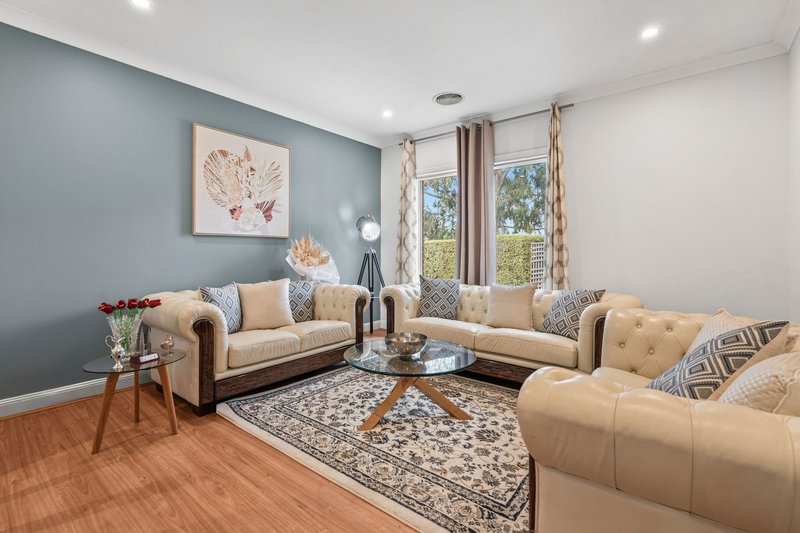 Photo - 4 Condor Close, Berwick VIC 3806 - Image 2