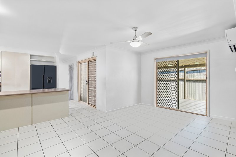 Photo - 4 Conradi Avenue, Crestmead QLD 4132 - Image 5