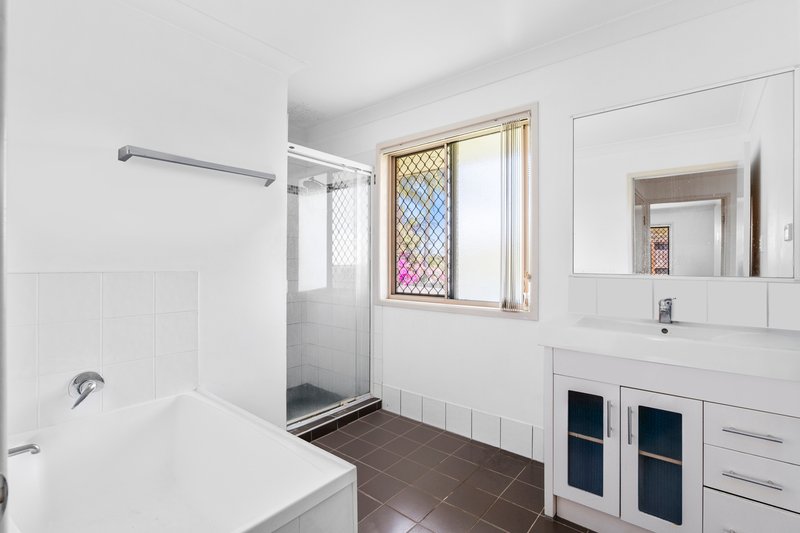 Photo - 4 Conradi Avenue, Crestmead QLD 4132 - Image 14