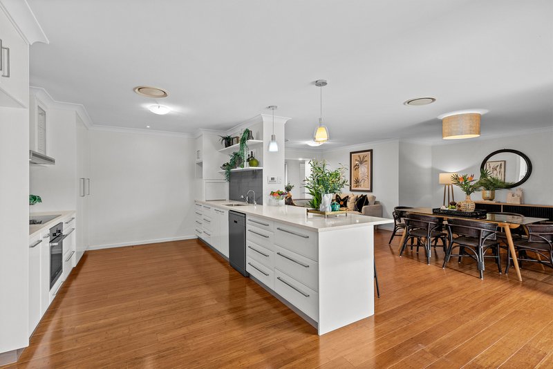 Photo - 4 Constellation Crescent, Bridgeman Downs QLD 4035 - Image 8