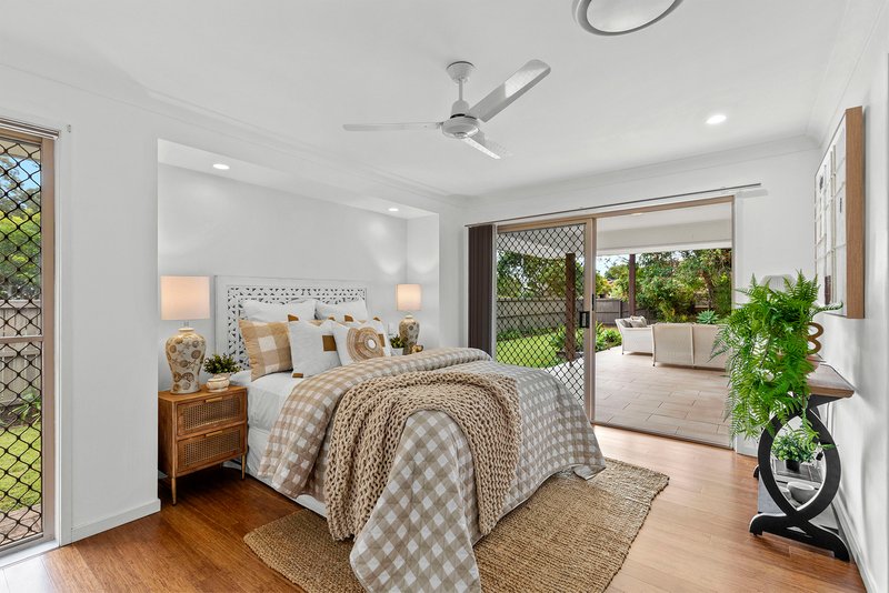 Photo - 4 Constellation Crescent, Bridgeman Downs QLD 4035 - Image 10