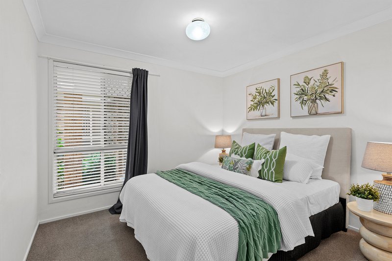 Photo - 4 Constellation Crescent, Bridgeman Downs QLD 4035 - Image 12