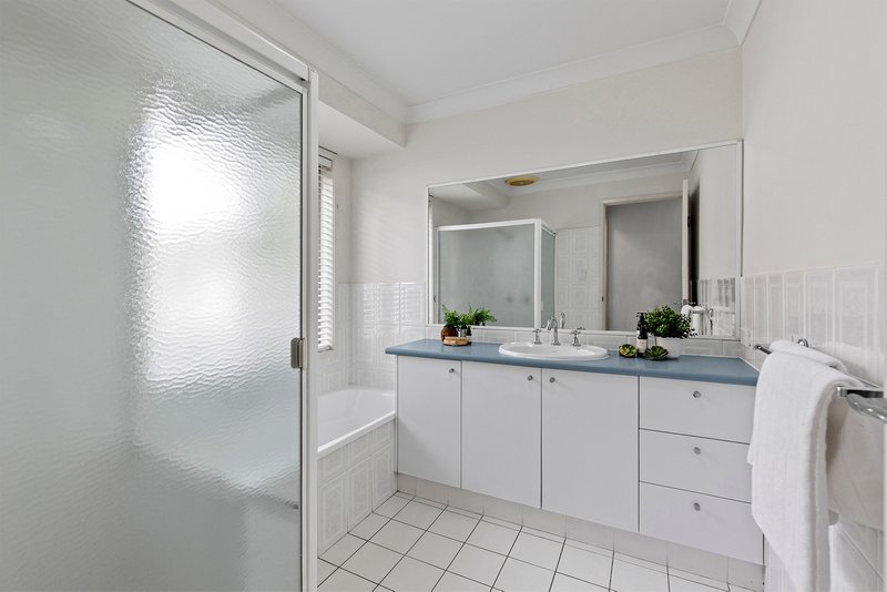 Photo - 4 Constellation Crescent, Bridgeman Downs QLD 4035 - Image 15