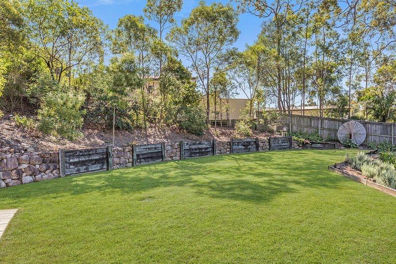 Photo - 4 Coolamon Court, Eatons Hill QLD 4037 - Image 11