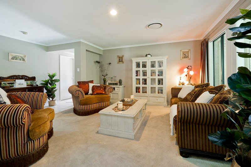 Photo - 4 Coolgardie Court, Arana Hills QLD 4054 - Image 9