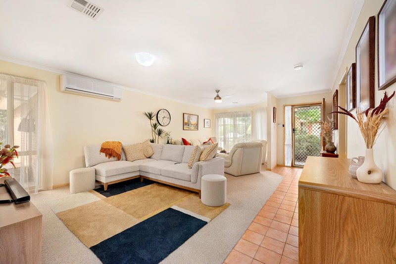 Photo - 4 Coolgardie Street, Dunlop ACT 2615 - Image 3