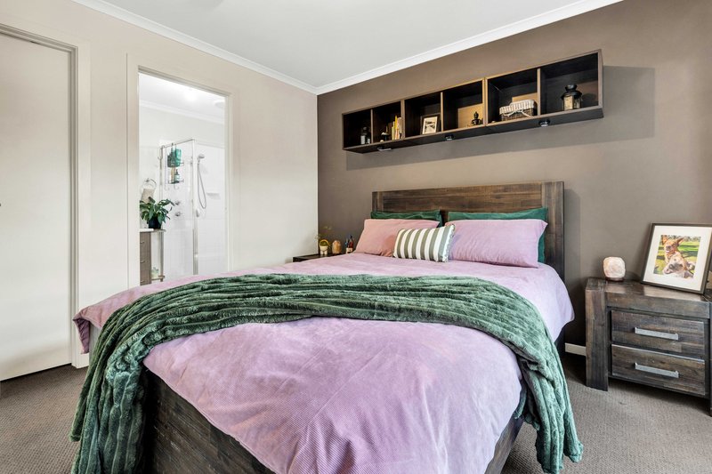 Photo - 4 Coonawarra Avenue, Andrews Farm SA 5114 - Image 5