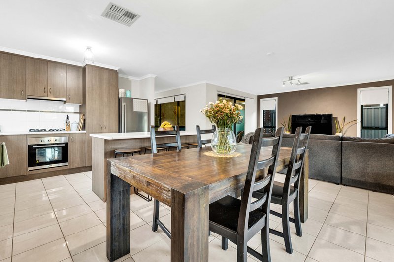 Photo - 4 Coonawarra Avenue, Andrews Farm SA 5114 - Image 16