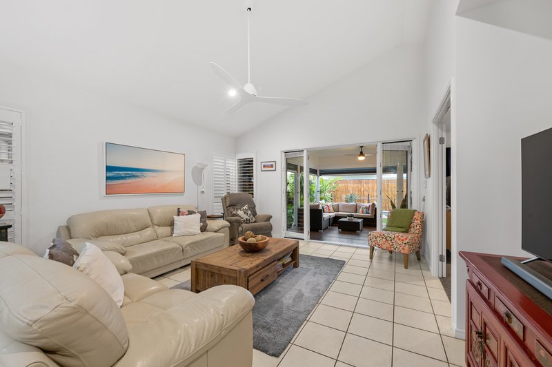 Photo - 4 Corfu Street, Kawana Island QLD 4575 - Image 4