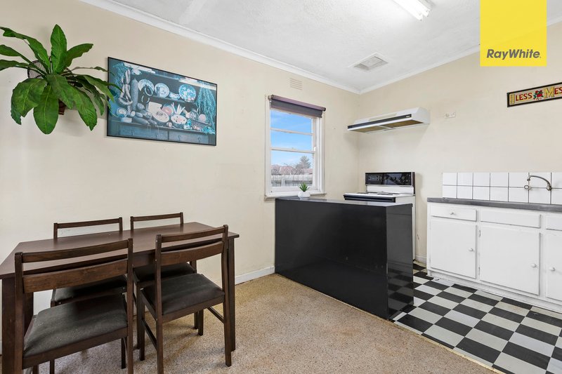 Photo - 4 Cornhill Street, St Albans VIC 3021 - Image 4